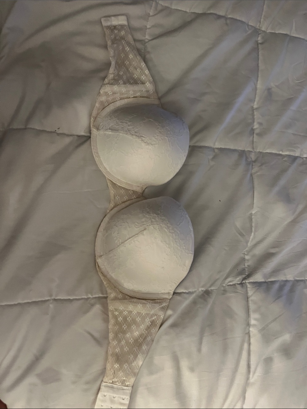 Victoria's Secret Ivory Lace Underwire Bra